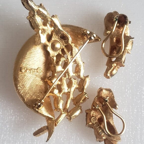 1960-s BSK VINTAGE FLOWER BROOCH AND CLIPS SET WITH MARQUISE CLEAR STONES. - Picture 3 of 7